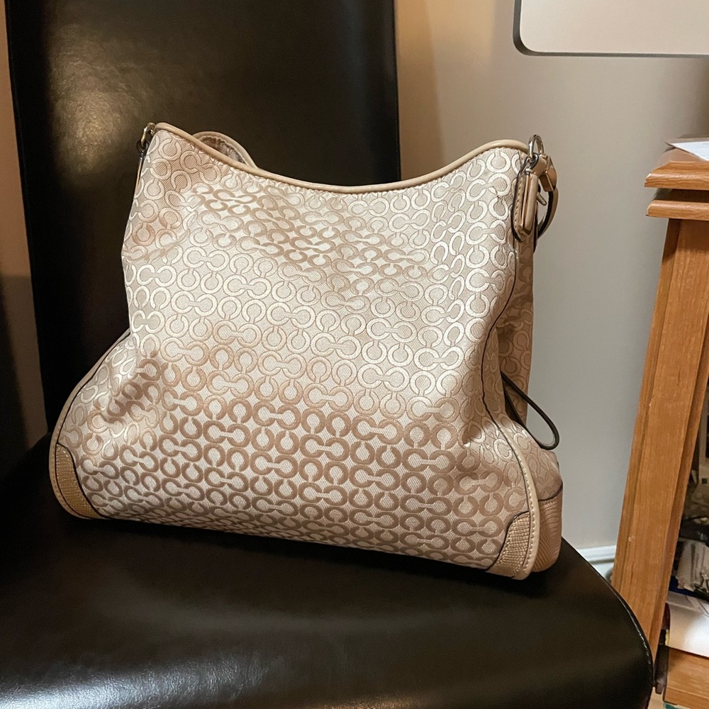 Beautiful like new Creamy golden/ tan Coach multiple pockets &  3 separate comp
